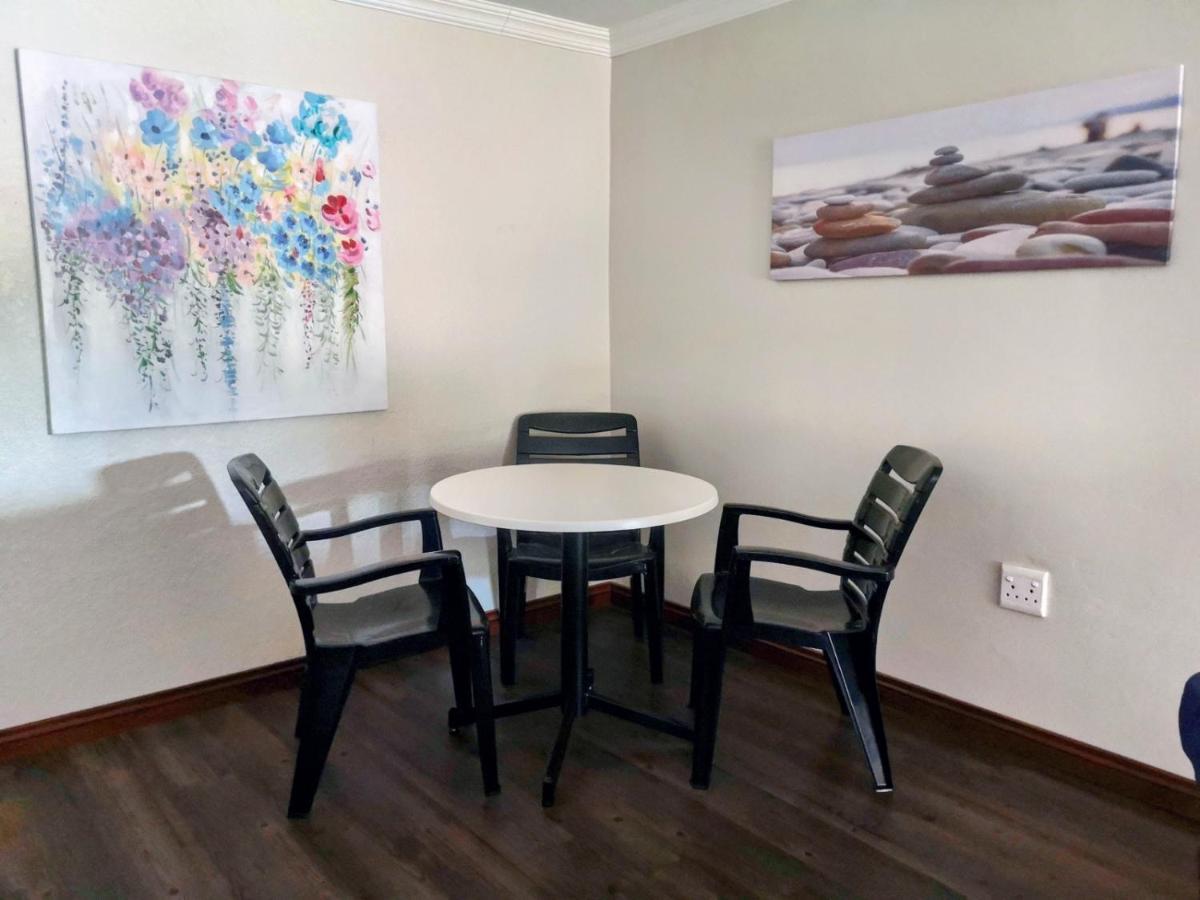 Rest-A-While Guest House - Pretoria Ngoại thất bức ảnh