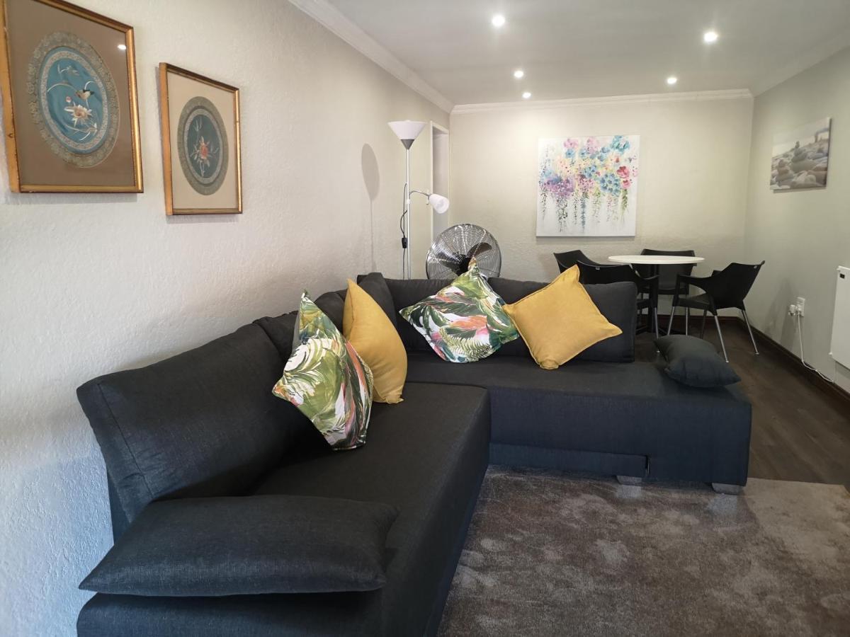 Rest-A-While Guest House - Pretoria Ngoại thất bức ảnh