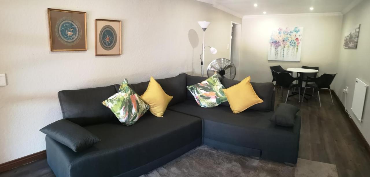 Rest-A-While Guest House - Pretoria Ngoại thất bức ảnh