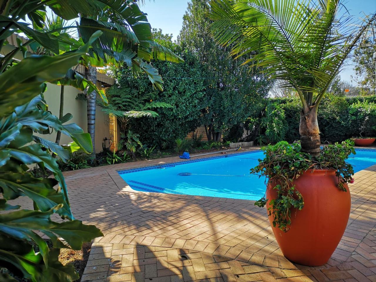 Rest-A-While Guest House - Pretoria Ngoại thất bức ảnh