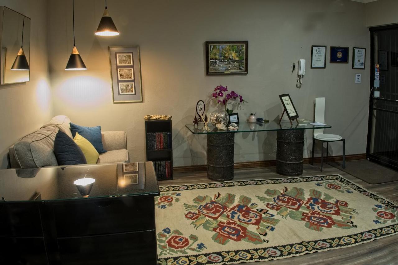 Rest-A-While Guest House - Pretoria Ngoại thất bức ảnh