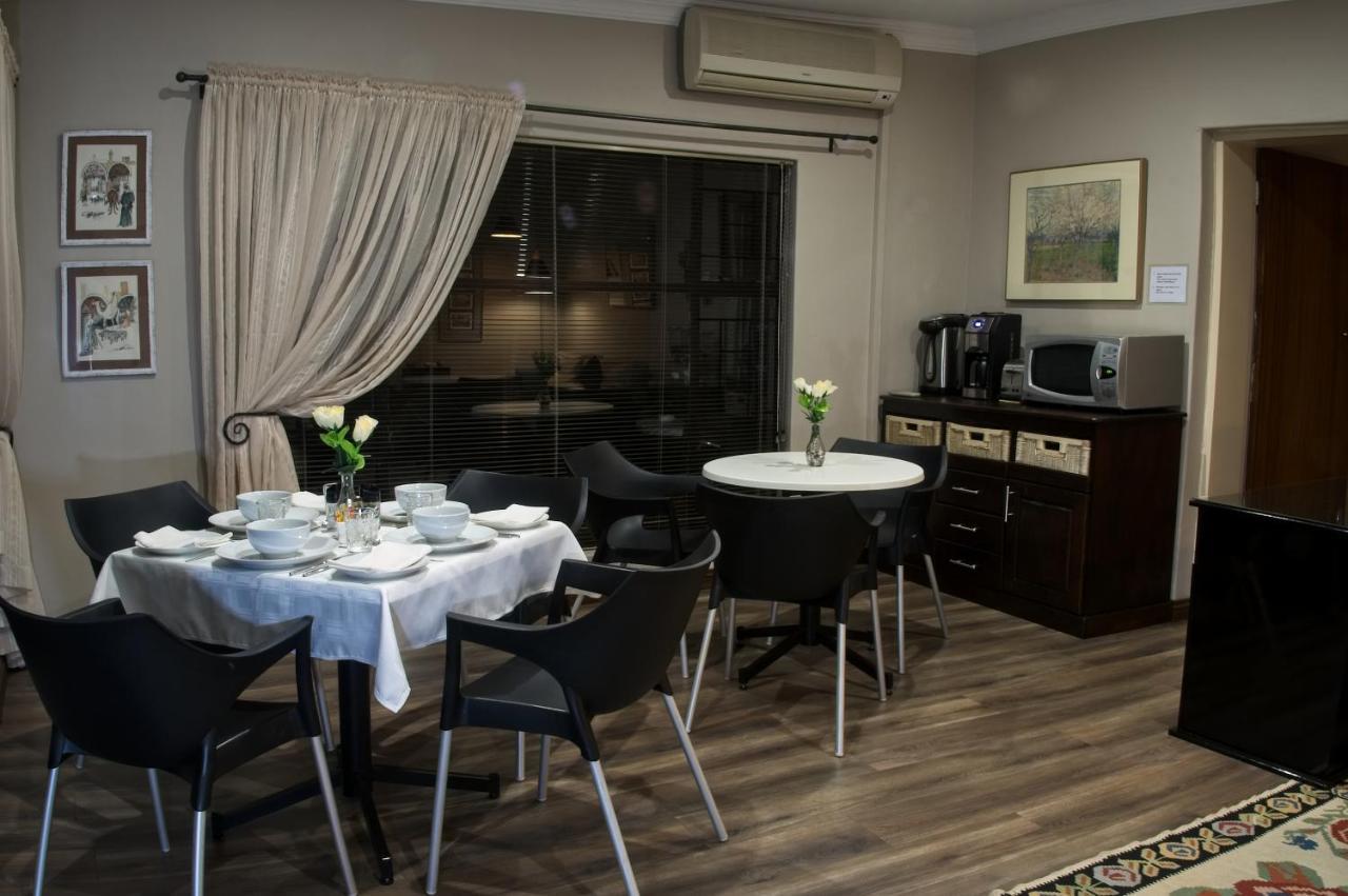 Rest-A-While Guest House - Pretoria Ngoại thất bức ảnh