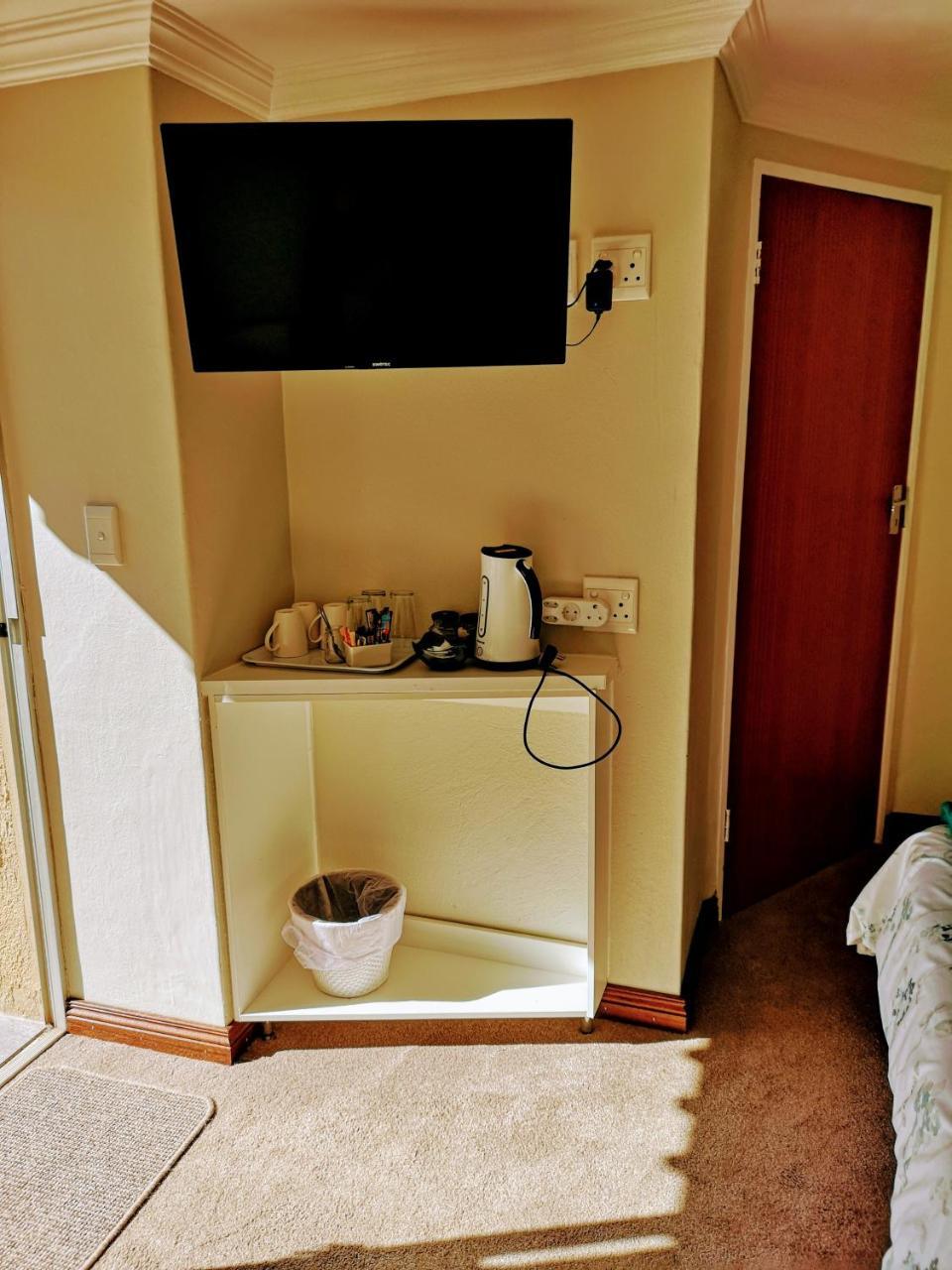 Rest-A-While Guest House - Pretoria Ngoại thất bức ảnh