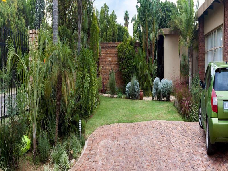 Rest-A-While Guest House - Pretoria Ngoại thất bức ảnh